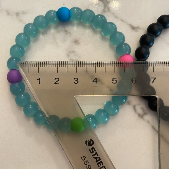 8 Lokai Bracelets and 1 “extra” - Picture 7 of 8